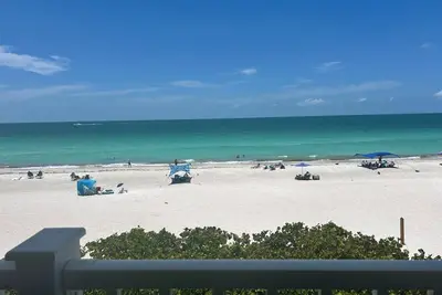Image de Luxury  Beach front Condo Holmes Beach w/ Elevated views Gulf of Mexico