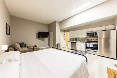 Image de Studio in Soulard - Massage + Reclining bed