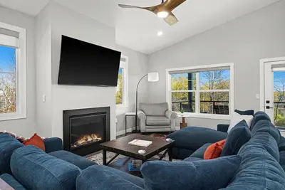 Image de RiverWest Rivers Edge -River View - -Pet Free - Hot Tub