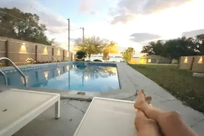 Image de Escape to tranquility at this PrivatePool Lakeview getaway on the shores of El