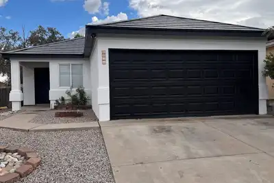 Image de Modern Tesla Smart Home in Albuquerque – Solar Roof & Ev Charging