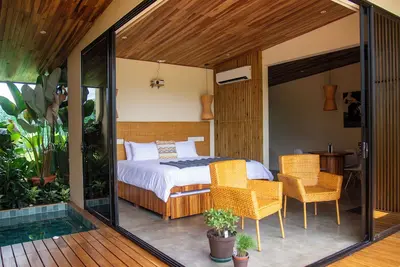Image de Charming 1-bedroom house with private Hot Tub, Ac and WiFi