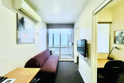Image de Cozy 2-Bedroom Apartment for 3 | Prime Cbd Location near Arrow on Swanston