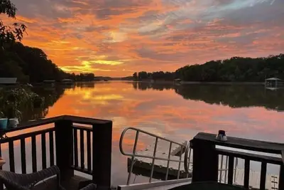 Image de Cottage on Cypress Bay near Paris Landing State Park