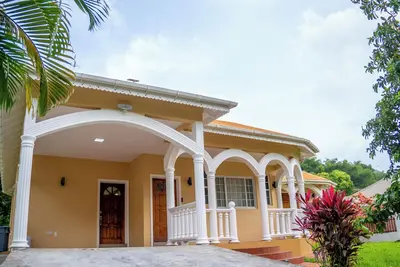 Image de Villa del Nique - Modern and serene 4-bedroom house in Pembroke