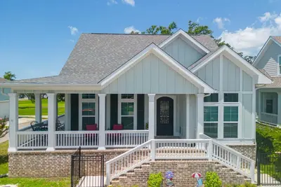 Image de Coastal Comfort | 4br Beach Retreat with Beach Views + ShortWalk to Shore!
