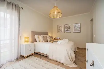 Image de HostWise - Bright Flat w/ Terrace and Pools