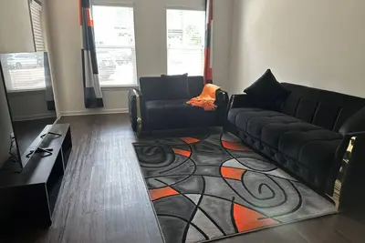 Image de 2-bedroom apartment in tranquil Madison with WiFi, fitness room, Ac