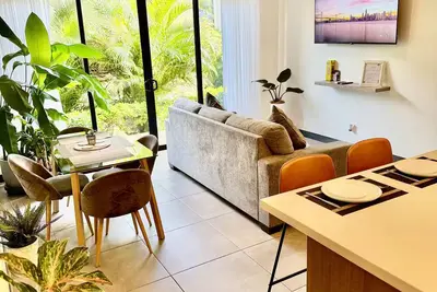 Image de Condo chaleureux à 2 miles de l'aéroport Sjo