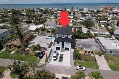 Image de Spacious 4-bedroom house with WiFi, outdoor oasis in beautiful Redington Beach