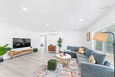 Polished 3br Stay + Parking