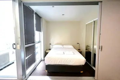 Image de Comfy 1br Apartment | Queen Bed + Sofa | Walk Everywhere