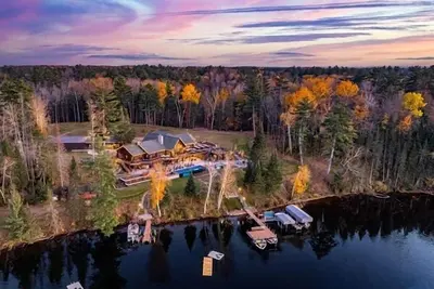 Image de Sleeps 110+ 24 Bed/ 20 Bath Retreat Center Long Lake