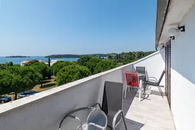 Image de Appartement de trois chambres avec le balcon et la vue sur le mer Rovinjsko Selo, Rovinj (A-24651-b)