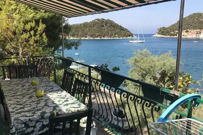 Image de Appartement de deux chambres avec la terrasse et la vue sur le mer Zaklopatica, Lastovo (A-13214-c)