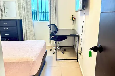 Image de Room in Apodaca with work area.