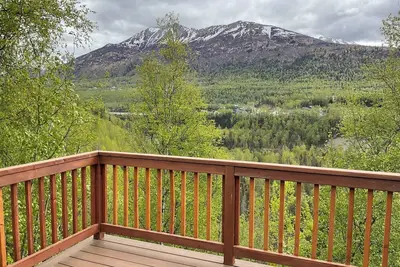 Image de Mountain & River Views, 7 P Hot Tub, 4 Patios, 4 Bedrooms, 2+ Baths, Cozy Fp