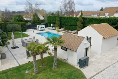 Image de Villa piscine sauna jaccuzzi à 20 mns de Paris (porte Maillot)
