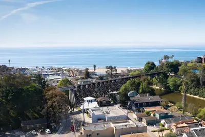 Image de Capitola Village Craftsman Cottage- 4 min to beach