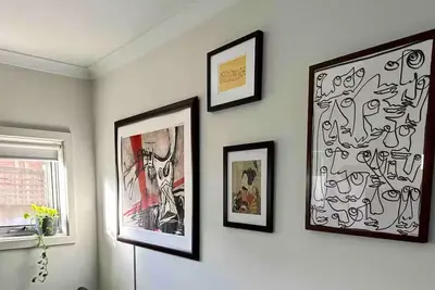 Image de Arty 2br apartment with character