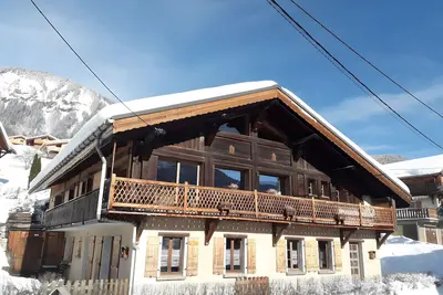 Image de Appartement 'Montcharvin' avec vue sur la montagne, terrasse privée et Wi-Fi