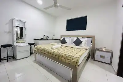 Image de Cozy one-bedroom apartment in the welcoming Prime Residencies, Uswatakeiyawa.