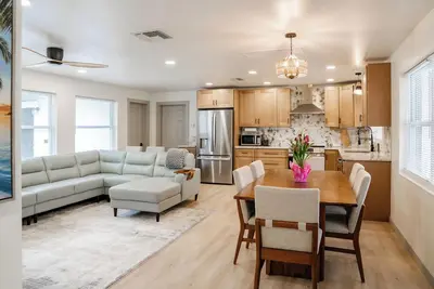 Charming 3br home 15min from Clw beach