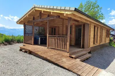 Image de Chalet Pmr  Sur Les Pistes De Ski Avec Jacuzzi / Terrain De Petanque Prive
