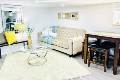 Image de 2bd room; private; in-unit laundry; free street parking; walkerville lower appt