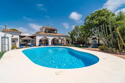 Image de Casa Rural 'La Perla' avec Piscine Privée, Wi-Fi et Climatisation