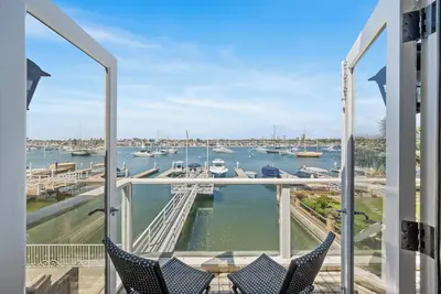 Image de Just Renovated Bay Facing Coastal Home with a Dock