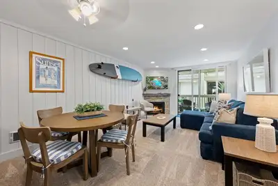 Image de New Listing: Beautiful Interior Unit – North Coast Village G207