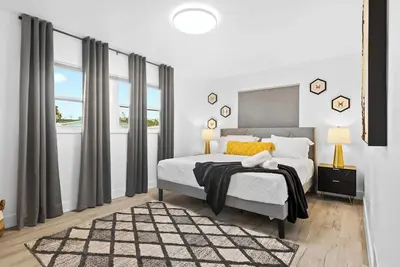 Image de Venice Oasis | Pool, 3 King Beds, 2. 5 miles >Beach