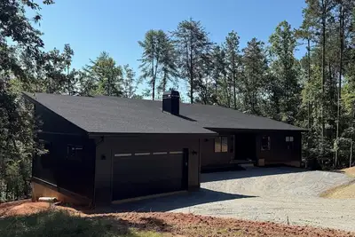 Image de New Custom Built Modern Lake House near vineyards, orchards, Biltmore and more.