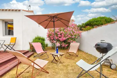 Image de 700 m de la plage, jardin, maison pour 7