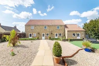 Image de Merveilleuse maison de vacances avec piscine, Wifi, bain Ă remous, terrasse et parking