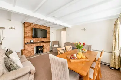 Image de Belle maison de vacances pour 6 personnes avec Wifi, piscine, bain Ă remous, terrasse et parking