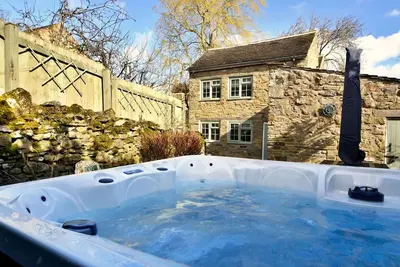 Image de Magnifique maison de vacances avec Wifi, bain Ă remous, terrasse, animaux admis et parking
