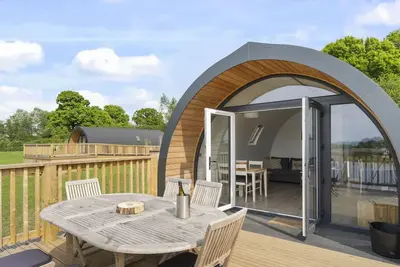 Image de Magnifique maison de vacances avec bain Ă remous, Tv, terrasse, animaux admis et parking