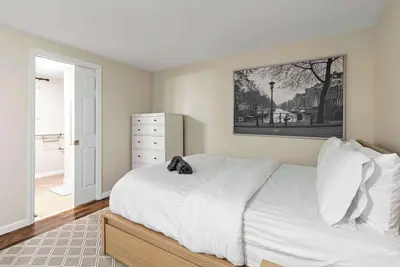 Image de Ground-Floor Forest Park Studio | Parking, Washer/Dryer & Fast Wi-Fi