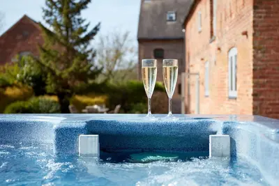 Image de Belle maison de vacances pour 10 personnes avec Wifi, bain Ă remous, Tv, terrasse et parking