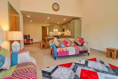 Image de Magnifique maison de vacances pour 6 personnes avec bain Ă remous, Wifi, animaux admis et parking