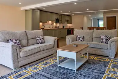 Image de Merveilleuse maison de vacances pour 6 personnes avec Wifi, bain Ă remous, animaux admis et parking