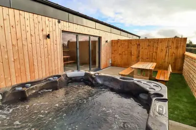 Image de Belle maison de vacances pour 6 personnes avec Wifi, bain Ă remous, animaux admis et parking