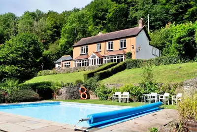 Image de Magnifique maison de vacances avec piscine privée, Wifi, terrasse, animaux admis et parking
