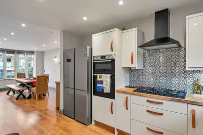 Image de Belle maison de vacances pour 8 personnes avec Wifi, terrasse et parking