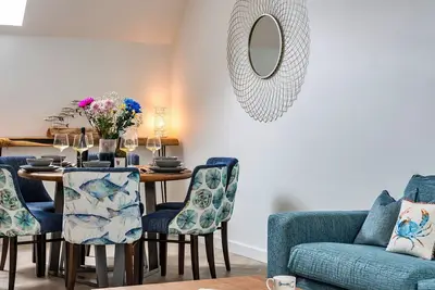 Image de Belle maison de vacances pour 6 personnes avec bain Ă remous, Wifi, animaux admis et parking