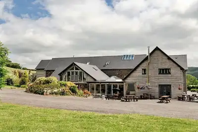 Image de Belle maison de vacances pour 19 personnes avec bain à remous, Wifi, animaux admis et parking