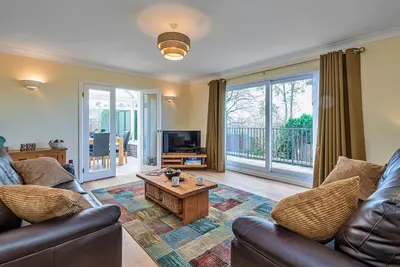 Image de Belle maison de vacances pour 4 personnes avec Wifi, bain à remous, terrasse et parking