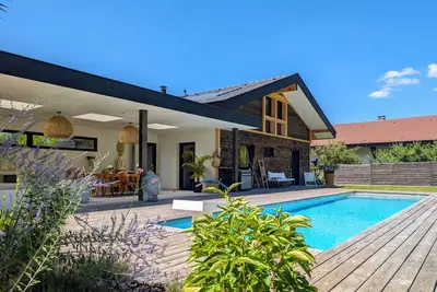 Image de Villa contemporaine avec piscine, vues panoramiques lac & montagnes, Ac